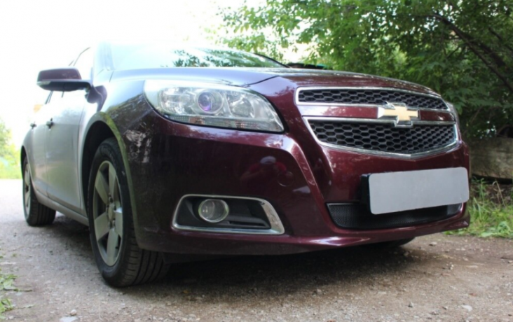 Защита радиатора "Standart" Chevrolet Malibu (2012-2015) чёрная купить недорого с доставкой в Красноярск