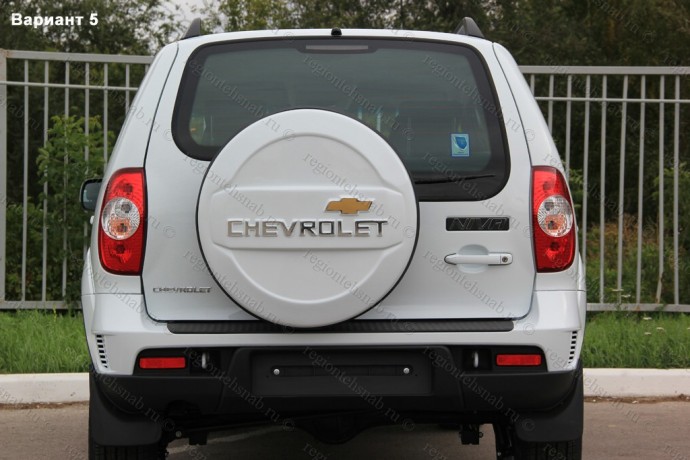 Чехол запасного колеса Chevrolet Niv@ с эмблемой Chevrolet купить недорого с доставкой в Красноярск