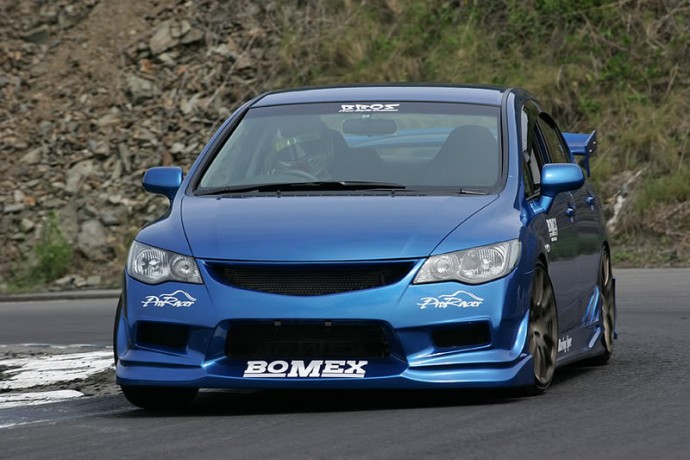 Бампер передний "Bomex" Honda Civic 4D купить недорого с доставкой в Красноярск