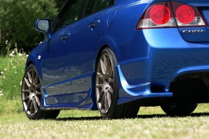 Накладки на задний бампер "Bomex" Honda Civic 4D купить недорого с доставкой в Красноярск