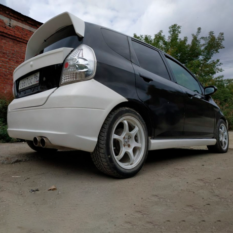 Средняя накладка на 5 дверь для Honda Fit GD купить недорого с доставкой в Красноярск